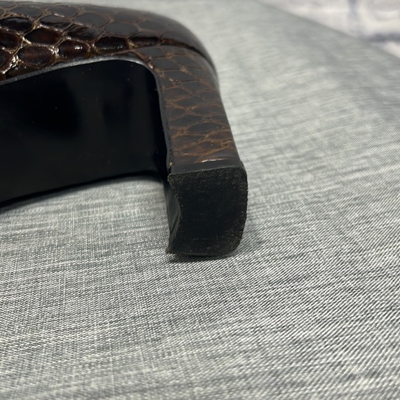 Stuart Weitzman BROWN PATENT SNAKE CLASSIC HEEL PUMPS - Picture 7 of 10